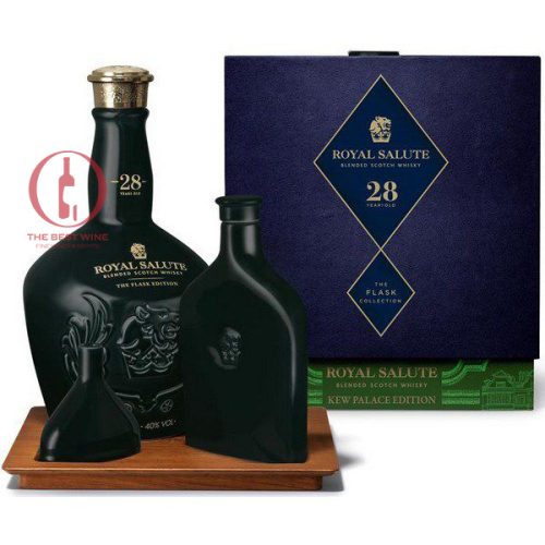 Chivas 28 năm Royal Salute