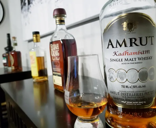Ruou Amrut Kadhambam Single Malt Whisky