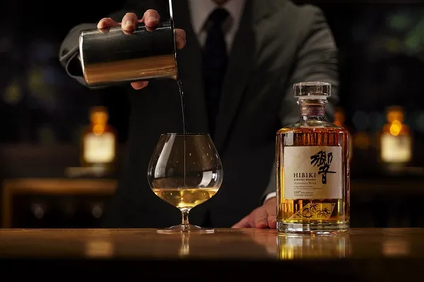 Ruou whisky Hibiki 100th Anniversary Blend