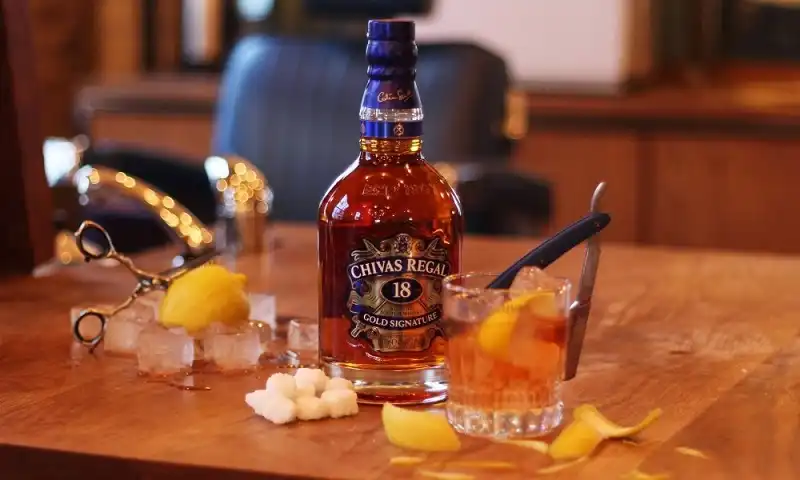 Whisky Ruou Chivas 18 Gold nam