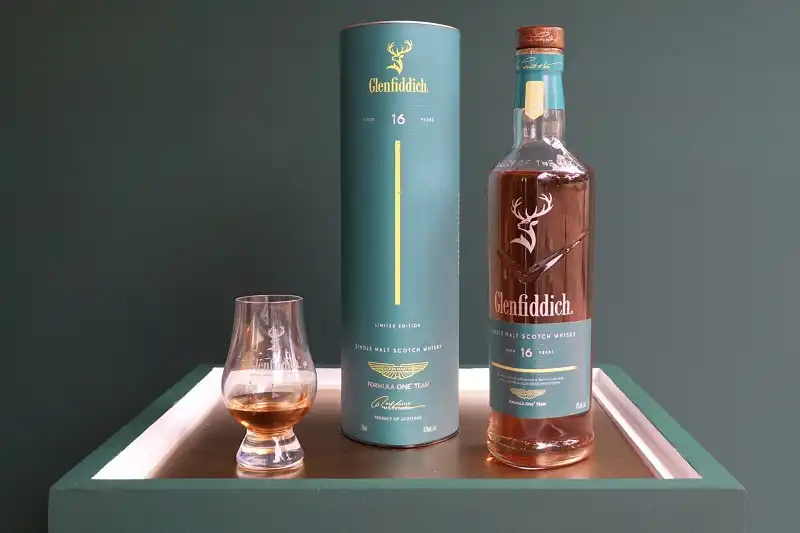 Whisky Glenfiddich 16 Year Old Aston Martin