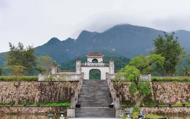 Hennessy ra mắt bộ sản phẩm Tết Bính Ngọ 2026