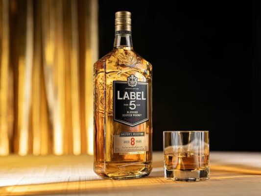 Label 5 8 năm sản phẩm độc quyền bán tại sân bay